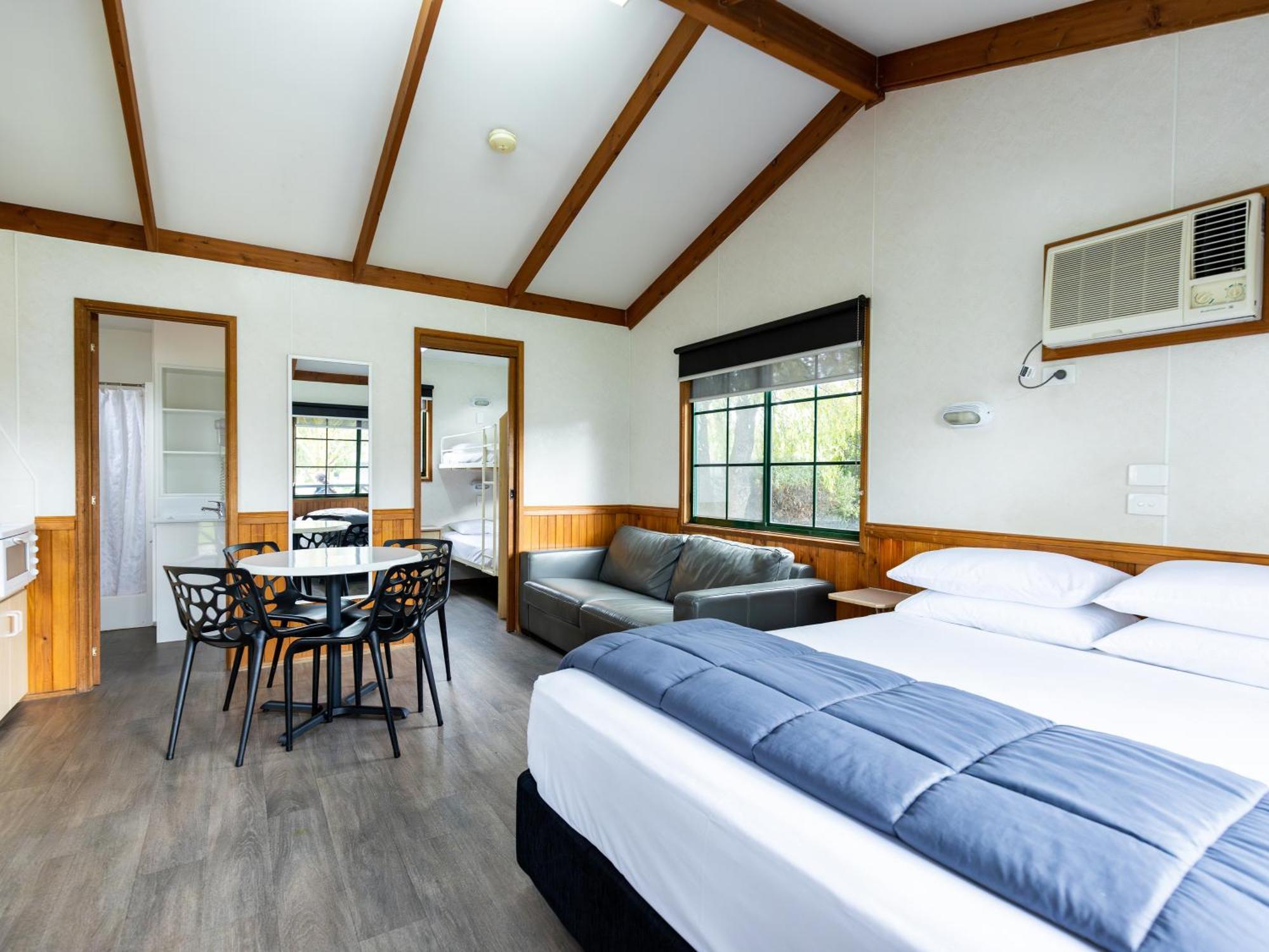 Nrma Ballarat Holiday Park Room photo